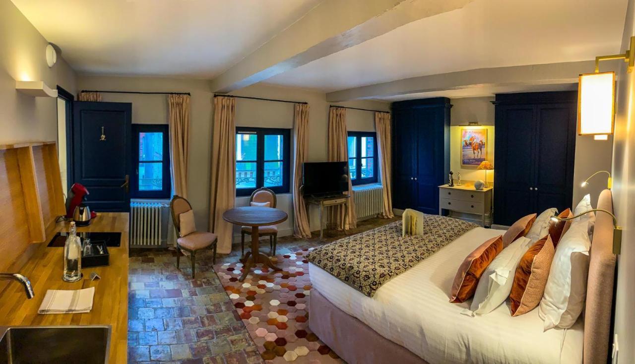 La Petite Folie Bed & Breakfast Honfleur Bagian luar foto