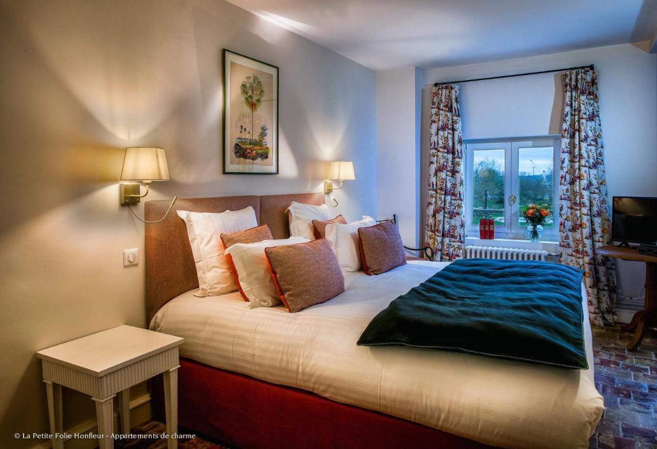 La Petite Folie Bed & Breakfast Honfleur Bagian luar foto