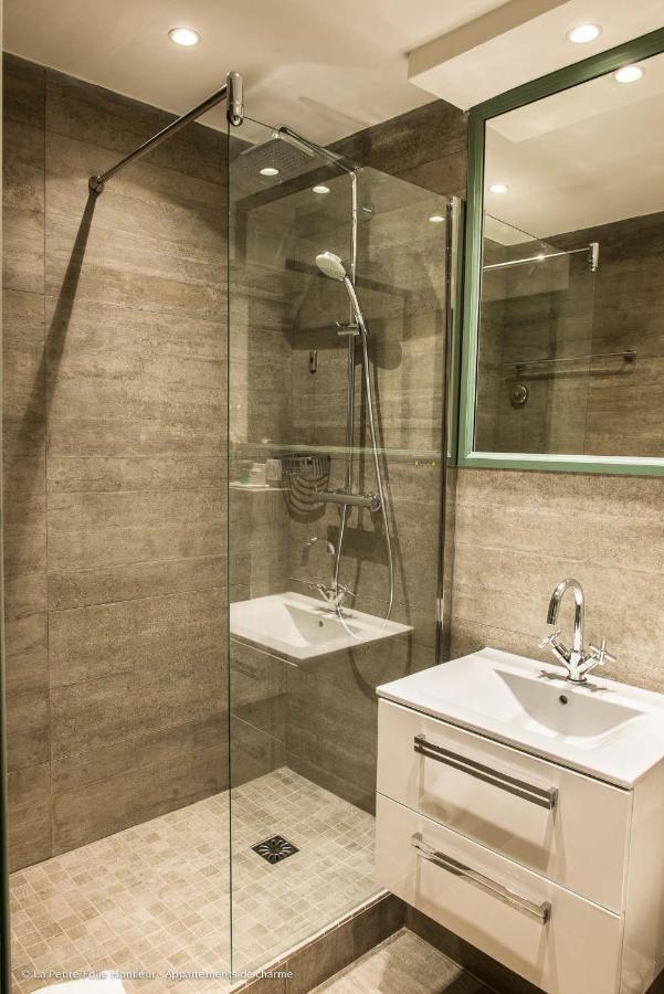 La Petite Folie Bed & Breakfast Honfleur Bagian luar foto